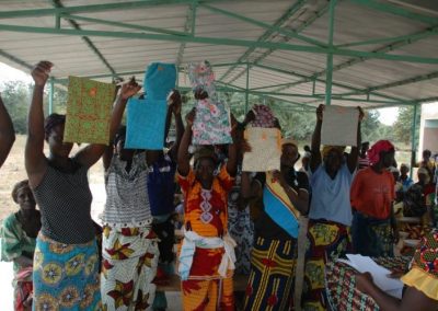 Distribution de kits de protection pour les menstrues
